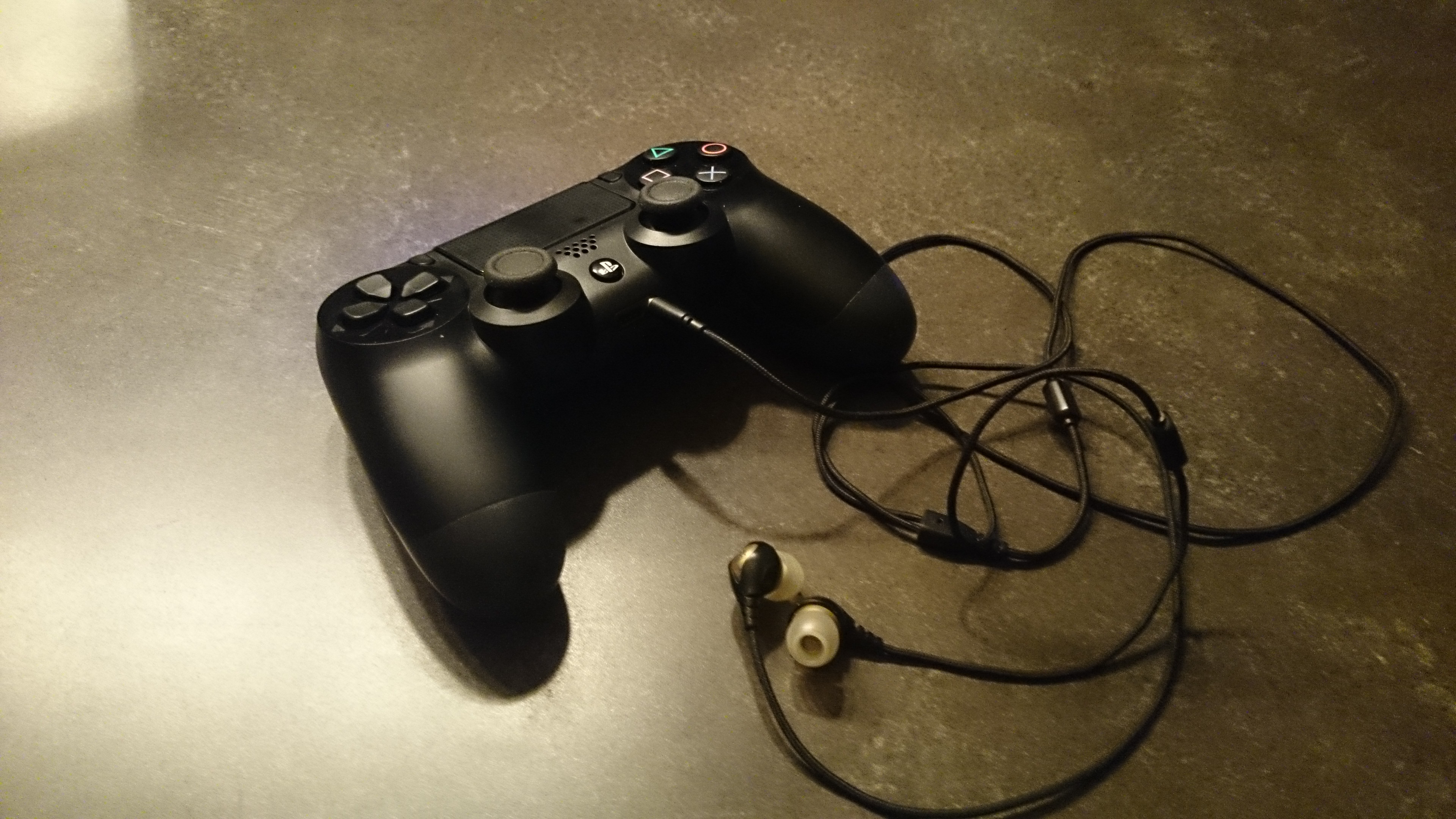 ps4 controller apple headphones