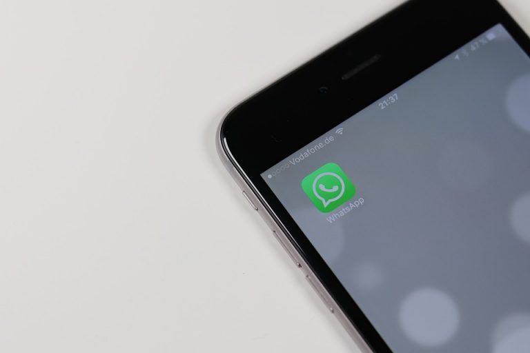 How to Share Live Location On Whatsapp