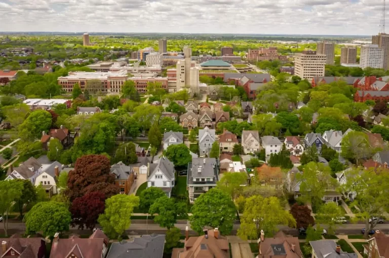 Companies That Buy Houses Fast for Cash in Milwaukee, Wisconsin